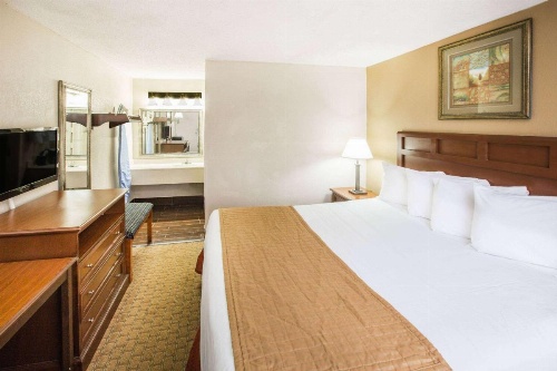 Baymont by Wyndham Mobile/ I-65 image 35